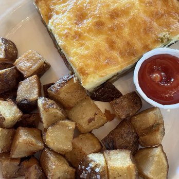 Lakeside Cafe - Quiche of the day with country potatoes - Breakfast & Brunch Near Me - Harrison Hot Springs, British Columbia Lakeside Cafe - Quiche of the day with country potatoes - Breakfast & Brunch Near Me - Harrison Hot Springs, British Columbia