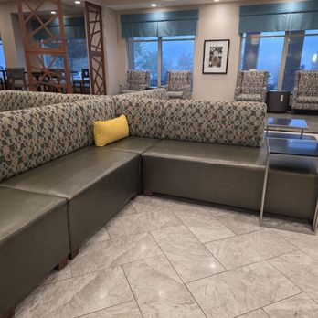 Drury Inn & Suites Gainesville - Lobby - Hotels Near Me - Gainesville, Florida Drury Inn & Suites Gainesville - Lobby - Hotels Near Me - Gainesville, Florida