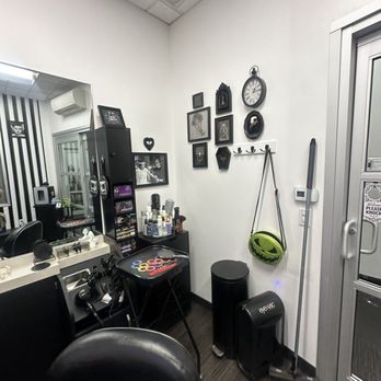 De La Muerte Beauty Parlor - Salon - Hair Stylists Near Me - Cypress, California De La Muerte Beauty Parlor - Salon - Hair Stylists Near Me - Cypress, California