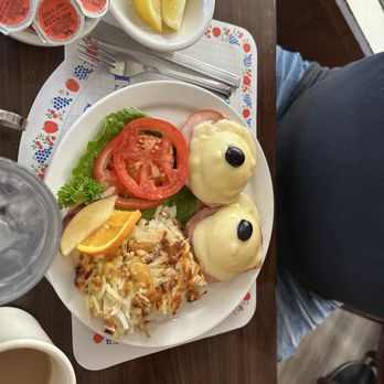 Paula's Pancake House - Eggs Benedict was amazing - Breakfast & Brunch Near Me - Solvang, California