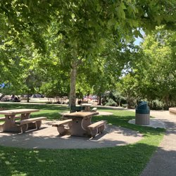 Arbolado Park - Lots of picnic tables