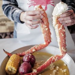 Louis Cajun Seafood - King crab legs