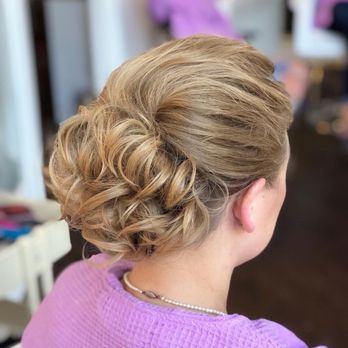 Amanda M Perry - Hair Salons Near Me - Midlothian, Virginia