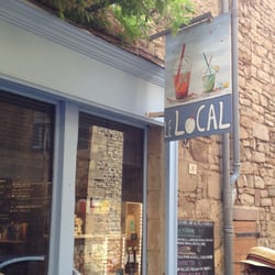 Le Local - L'entrée ambiance estivale du Local