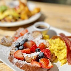 Vees Cafe - Paris French Toast Breakfast