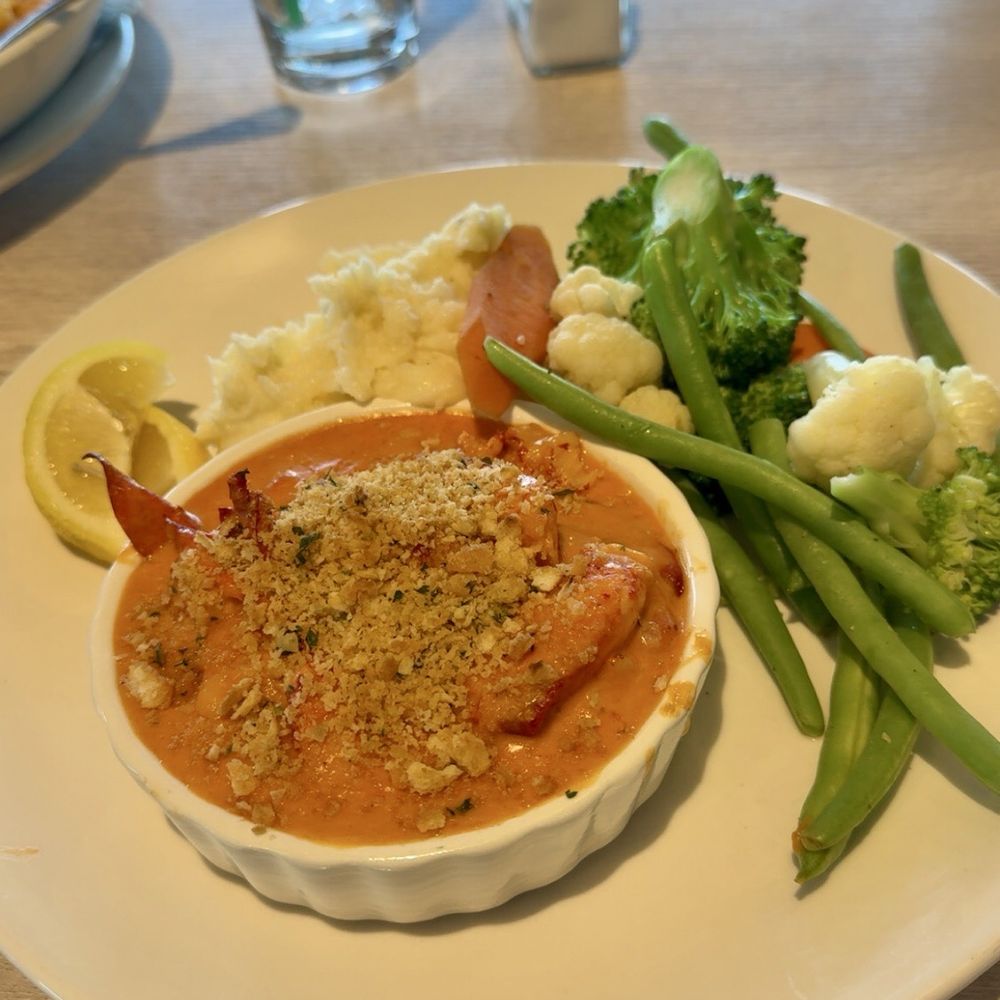 Lobster with mashed tots and veggies Lobster with mashed tots and veggies