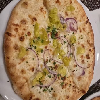 VIVO Italian Kitchen - Pizzette Bianca ($8 on their happy hour menu) - Italian Near Me - Universal City, California VIVO Italian Kitchen - Pizzette Bianca ($8 on their happy hour menu) - Italian Near Me - Universal City, California