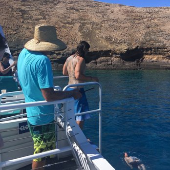 Calypso Charters - Captain Nat supervising the diving area - Snorkeling Near Me - Wailuku, Hawaii