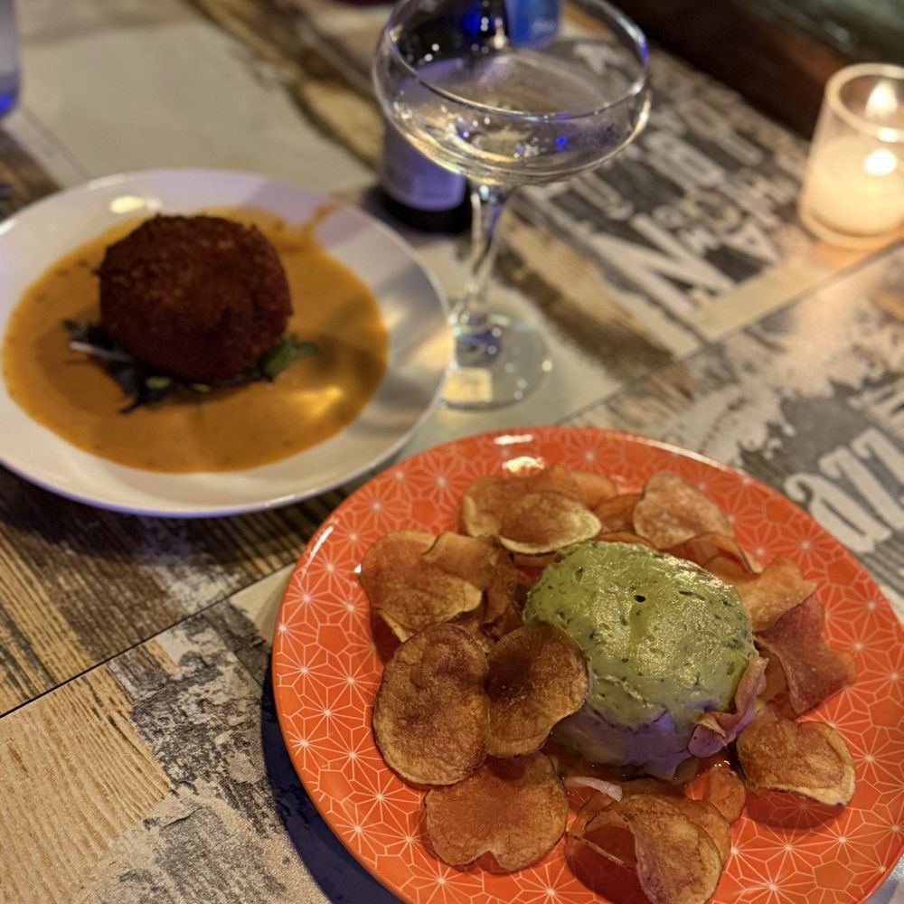 Lobster cake and tuna Tartar!.... Delicate Prosecco....