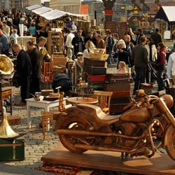 Antik- und Trödelmarkt auf dem Neumarkt