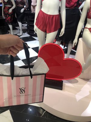 Victoria's Secret & PINK, 13350 Dallas Pkwy, Ste 1600