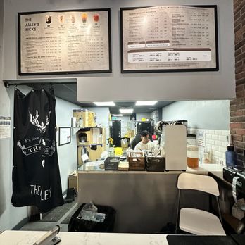 The Alley - one single cashier/barista running the whole operation - Bubble Tea Near Me - Vancouver, British Columbia The Alley - one single cashier/barista running the whole operation - Bubble Tea Near Me - Vancouver, British Columbia