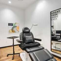 SkinCeuticals SkinLab By Maffi Plastic Surgery - Where our aestheticians perform facials, HydraFacials, and skin treatments in a clean, modern, results-driven space.