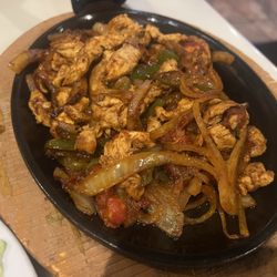 La Rumba - Chicken fajitas on the hot plate
