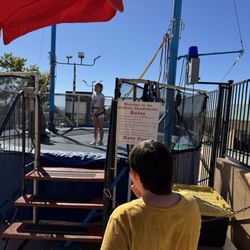 Hinkle Fun Center - Bungee jumping