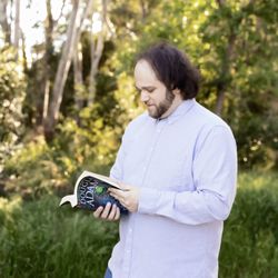 Little Rae Photography - Aspiring author reading his favorite book in nature in Livermore, CA.