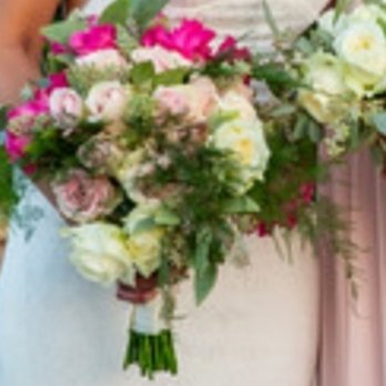 Linny's Floral Design - This is how my bouquet looked. I almost cried when I saw it delivered in the day of my wedding, but there was nothing I can do. - Florists Near Me Linny's Floral Design - This is how my bouquet looked. I almost cried when I saw it delivered in the day of my wedding, but there was nothing I can do. - Florists Near Me