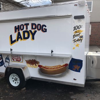 Hotdog lady - Hotdog Trailer that serves delicious hotdogs with amazing topping - Street Vendors Near Me