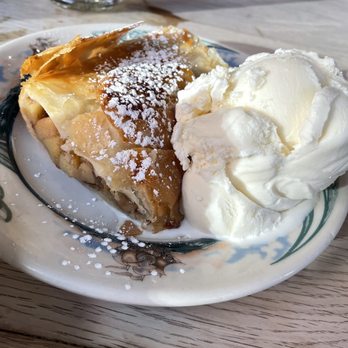 Peter Luger - Apple Strudel - Steakhouses Near Me - Brooklyn, New York