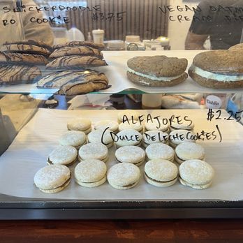 Dahlia Coffee - Sweet case - Coffee & Tea Near Me - Cleveland, Ohio