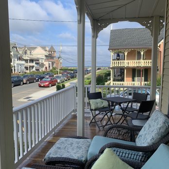 Carriage House Bed & Breakfast - Front Porch one block from beach. So comfy! - Hotels Near Me - Ocean Grove, New Jersey