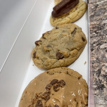 Crumbl - Cottleville - Reese's (my fave), chocolate chip, Twix, sugar - Bakeries Near Me - Cottleville, Missouri