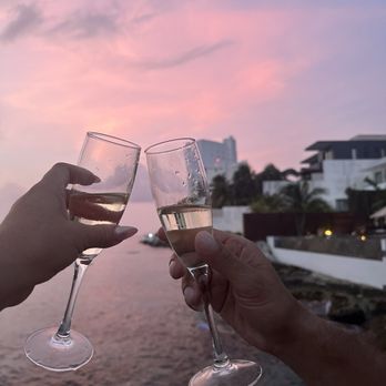 Hotel B - Cheers from the hot tub! - Hotels Near Me - Cozumel, ROO Hotel B - Cheers from the hot tub! - Hotels Near Me - Cozumel, ROO