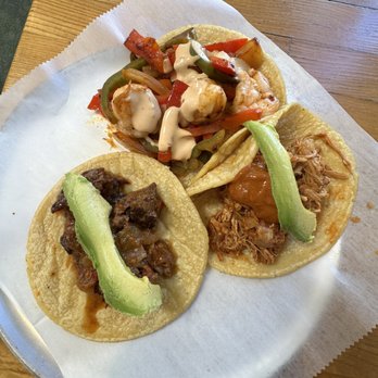 Guisados - bistek en salsa roja. tinga de pollo. camarones. - Tacos Near Me - Long Beach, California
