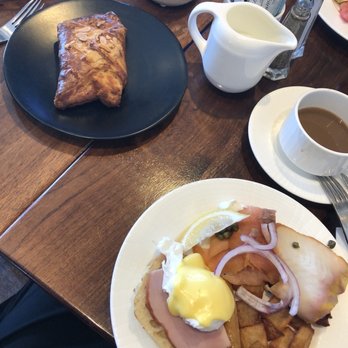 PLACE DUFFERIN - Pastries and smoke meat - Buffets Near Me - Québec City, Quebec