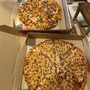 Pizza Twist - Cheese pizza and butter chicken pizza - Pizza Near Me - Chandler, Arizona Pizza Twist - Cheese pizza and butter chicken pizza - Pizza Near Me - Chandler, Arizona