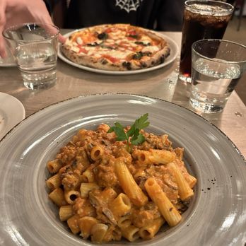 Blade 1936 - Rigatoni con Salsiccia e Funghi - Pizza Near Me - Oceanside, California