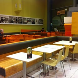 Max Hamburgerrestauranger - Seating street level