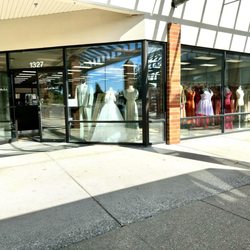 Valley Plaza - 9/26/25 Store front for Enchanted Bridals and Formal wear