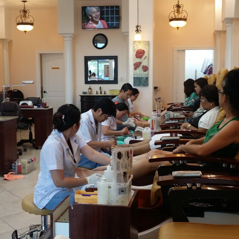 Royal Nails - Decor is nice. - Nail Salons Near Me - Ewa Beach, Hawaii