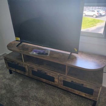 Swift Movers - TV Stand Assembled and TV - Movers Near Me Swift Movers - TV Stand Assembled and TV - Movers Near Me