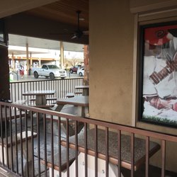 Roberts Market Place - Restaurant deli and pizza with outdoor seating