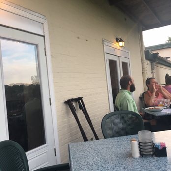 Brocks Riverside Grill - Bars Near Me - Fredericksburg, Virginia