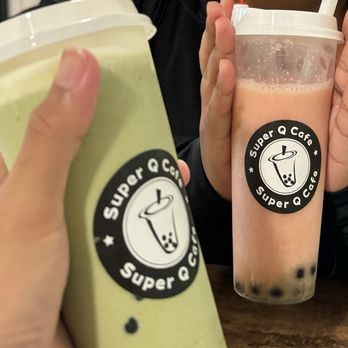 Smooshi Bento - Left - Matcha smoothie with boba and cheese foam Right - Strawberry banana smoothie with boba - Sushi Bars Near Me - Honolulu, Hawaii