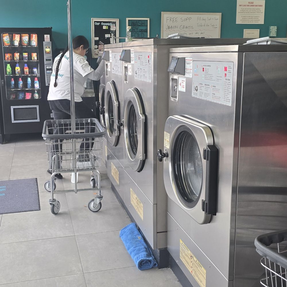 In & Out Laundromat - La srita en cuestión - Laundromat Near Me - McAllen, Texas In & Out Laundromat - La srita en cuestión - Laundromat Near Me - McAllen, Texas