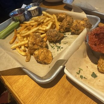 Twin Peaks - New American Near Me - Terrell, Texas