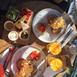 Den Cafe & Restoran - Kahvaltıda zencefilli portakal suyu 13₺ hafif scramble 17₺ küçük kahvaltı 21₺