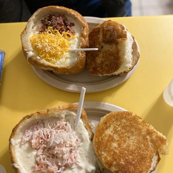 Splash Cafe - Bread Bowl of Clam Chowder - American Near Me - Pismo Beach, California Splash Cafe - Bread Bowl of Clam Chowder - American Near Me - Pismo Beach, California