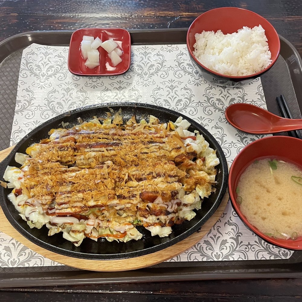 a pan of food on a tray a pan of food on a tray