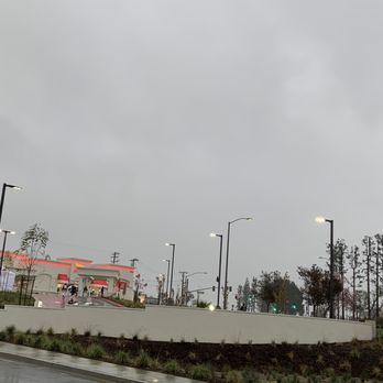 In-N-Out Burger - Getting ready for grand opening day @ 8 am 12.14.21 - Burgers Near Me - Yorba Linda, California In-N-Out Burger - Getting ready for grand opening day @ 8 am 12.14.21 - Burgers Near Me - Yorba Linda, California
