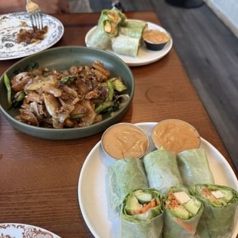 VeLa Brunch&Thai Restaurant - Pad See Ew Fresh Rolls - Breakfast & Brunch Near Me - San Jose, California VeLa Brunch&Thai Restaurant - Pad See Ew Fresh Rolls - Breakfast & Brunch Near Me - San Jose, California