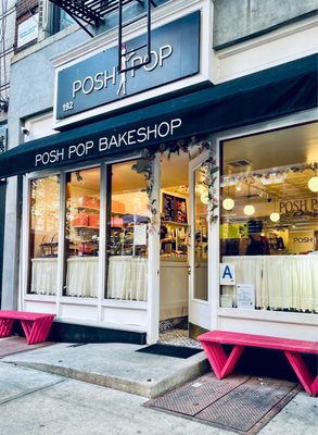 Posh Pop Bakeshop by null