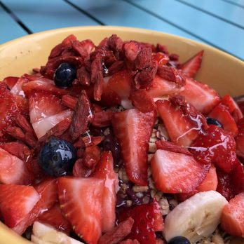 Backyard Bowls - Berry bowl - Acai Bowls Near Me - Santa Monica, California Backyard Bowls - Berry bowl - Acai Bowls Near Me - Santa Monica, California