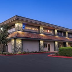 Ventura Orthopedics - Thousand Oaks - Ventura Orthopedics - Urgent Ortho Thousand Oaks Location Building Photo