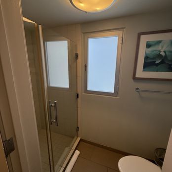 Hyatt Place Waikiki Beach - Bathroom - Hotels Near Me - Honolulu, Hawaii Hyatt Place Waikiki Beach - Bathroom - Hotels Near Me - Honolulu, Hawaii