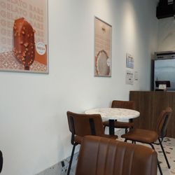 Nani's Gelato - Inside
